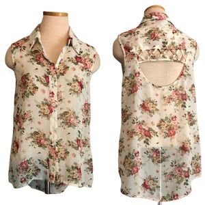Floral Sleeveless 🛍 Button Down Top 3/$15